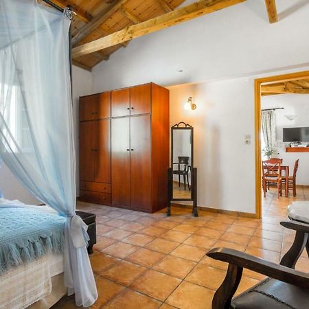 Villa Tassoula Isomata Esterno foto