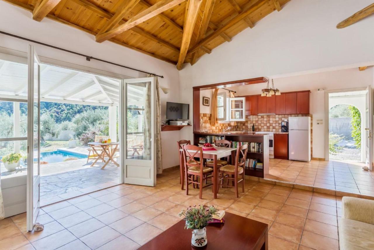 Villa Tassoula Isomata Esterno foto