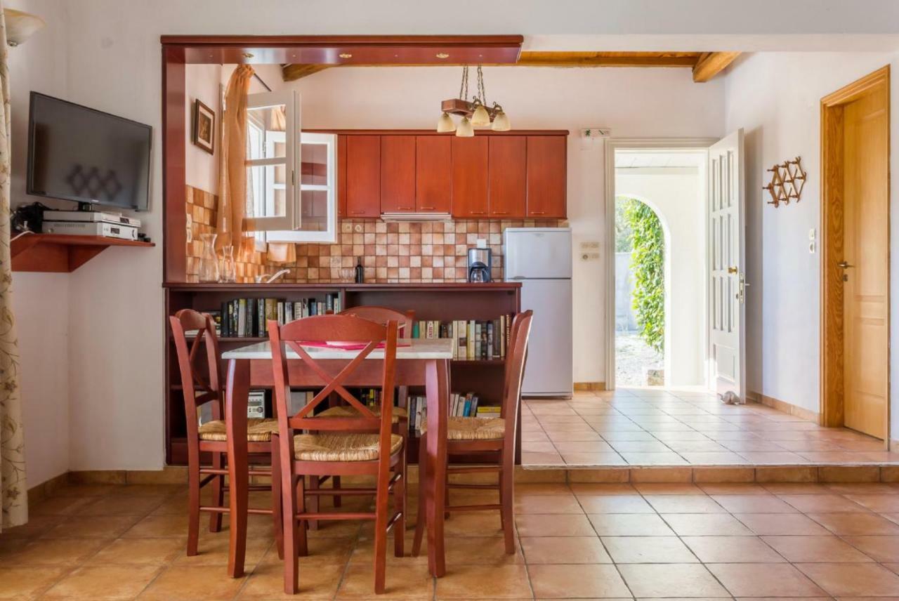 Villa Tassoula Isomata Esterno foto