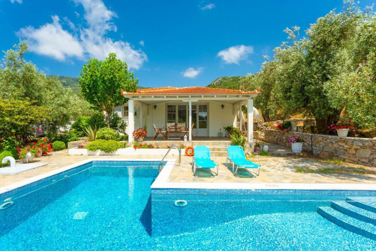 Villa Tassoula Isomata Esterno foto