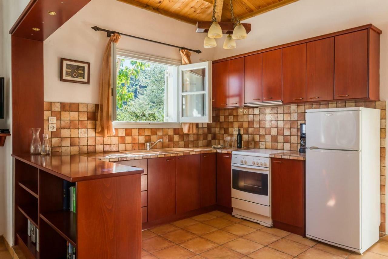 Villa Tassoula Isomata Esterno foto