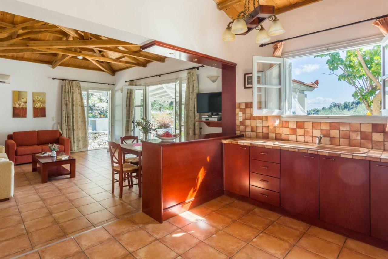 Villa Tassoula Isomata Esterno foto